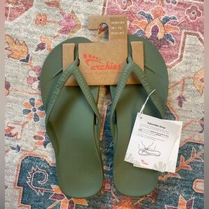 Archie’s olive green new with tags flip flops size 9 women’s / 8 men’s